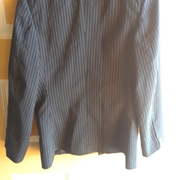 Gorgeous pinstripe blazer/suit jacket - Picture 5 of 7